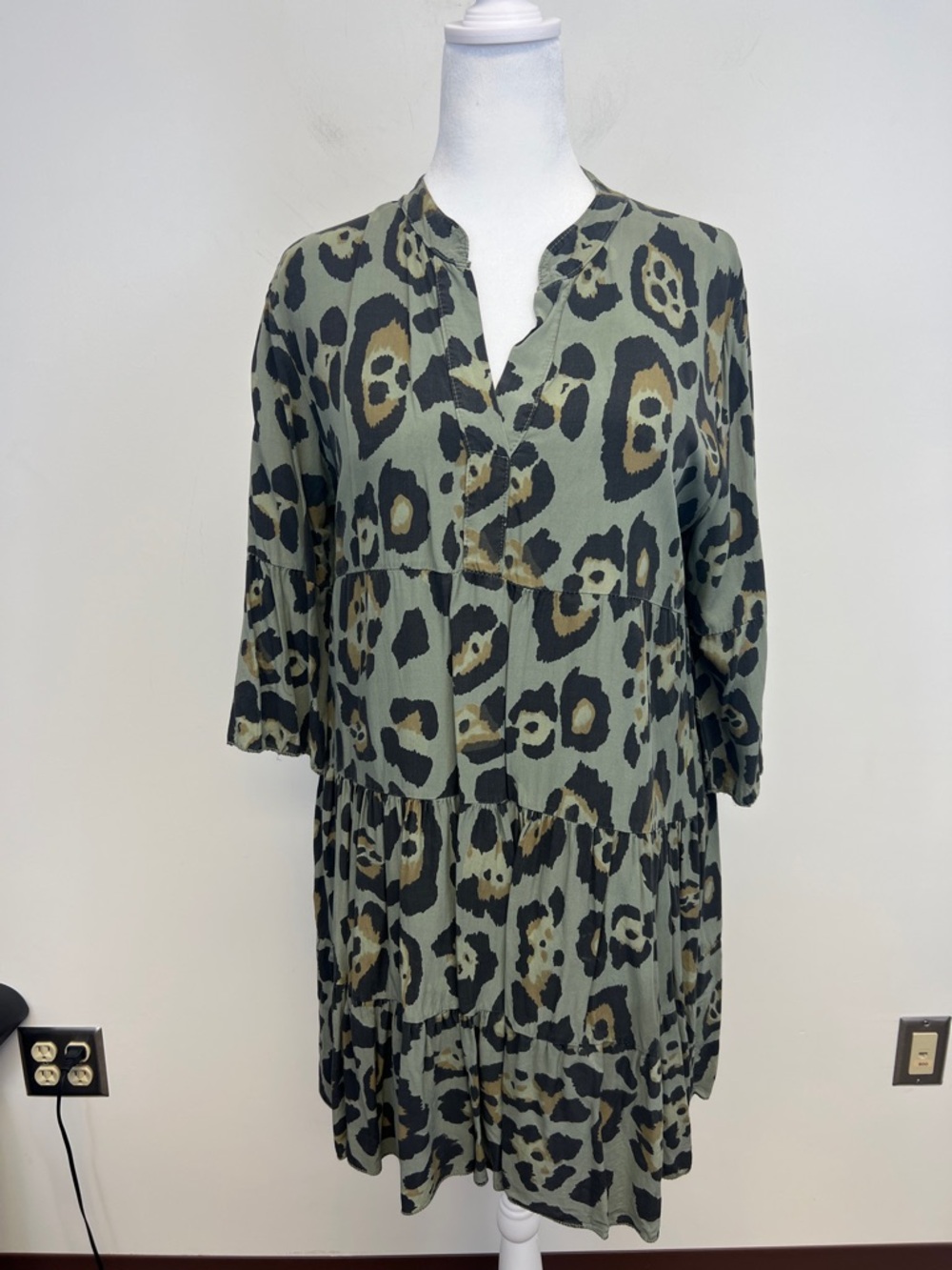 Papillon Women’s Black and Green Sassy Chic Leopard Print Mini Dress/Tunic L/XL